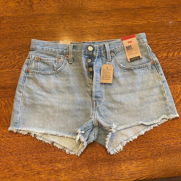 NWT Womens Levis denim 501 shorts - Picture 1 of 3